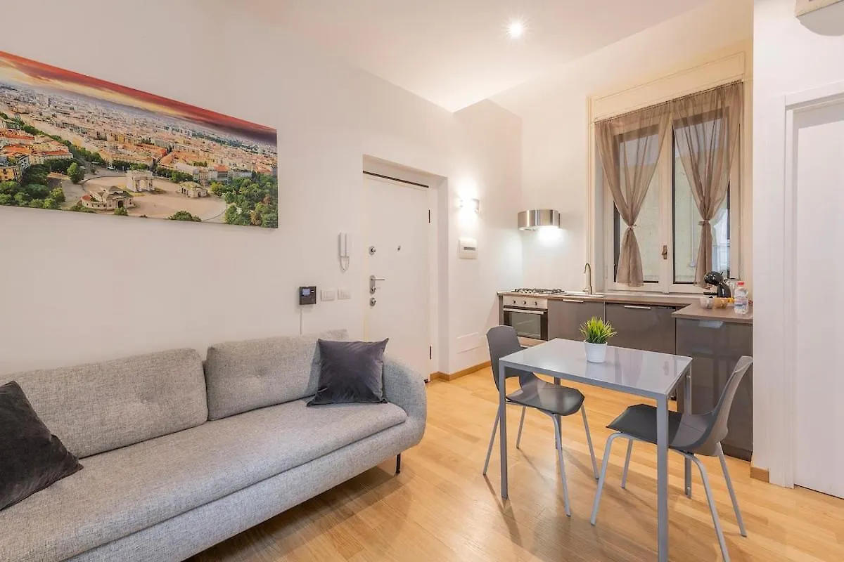 Central Station Suite - B Home Milan Italy